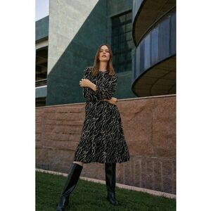 Rochie neagra cu volan - Negru imagine