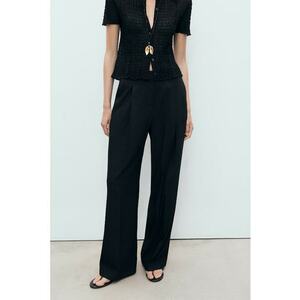 Pantaloni cu croiala ampla si pliuri - Negru imagine