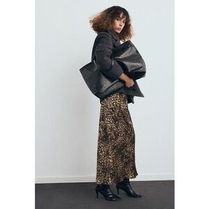 Fusta din satin cu animal print - Negru/Maro/Maro camel imagine