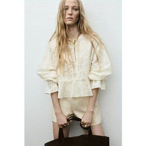 Bluza lejera cu decolteu rotund - Crem imagine