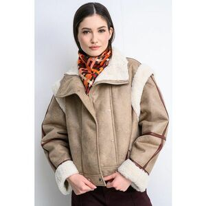 Jacheta scurta din piele ecologica cu garnituri din material sintetic - Maro scortisoara/Maro camel imagine