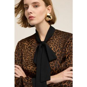 Bluza cu animal print si guler funda din panglici - Negru stins/Caramel imagine