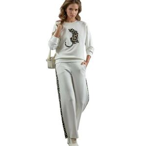 Costum din doua piese - set cu imprimeu leopard - alb imagine