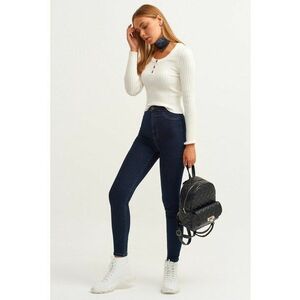 Pulover striat cu decolteu henley - Alb imagine