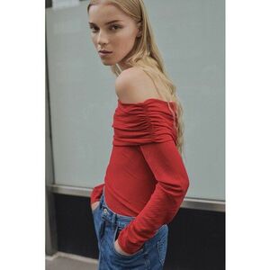 Bluza cu decolteu pe umeri - Rosu imagine
